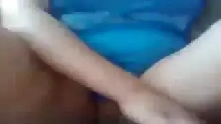 جزائرية بيضاء لا تشبع من الزب في فمها وفرجها