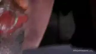 فينتاج أوروبي سكس: زوجة الأب تُمارس الجنس بقوة