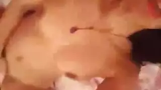 مضيفة طيران عربية تستمني فرجها المشدود