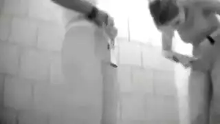 واحدة تصوت وهى بتنيك