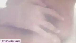 فتات تحكي كسها حتى ترتعش