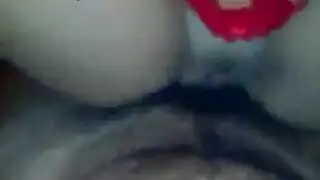 عاهرة عربية تُدمر فرجها المبلول