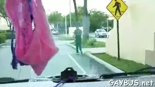 خمس رجال ينيكون فتاة بشكل وحشي