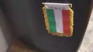 ممثلين على المسرح امام الجمهور