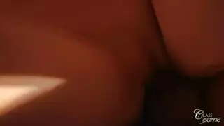 العاهرة السمراء الشابة إيريكا تحب الجنس الفموي العميق