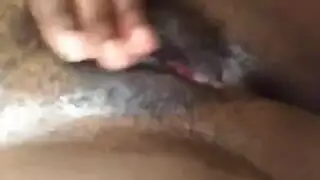 فتاة الأبنوس الممتلئة تركب القضيب بمهارة في مشهد إباحي
