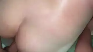 نيك اخت مراهقه تنام بجانب الاخ عارية و تمارس جنس محارم