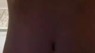 جلسة سكس مثلية ثلاثية حارة: جينا وياسمين تستمتعان بفتاة أمام النار