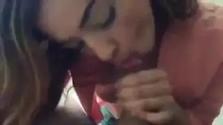 صديق تمص الزي والشفايف