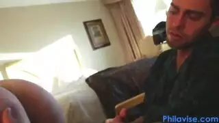 يلعبان تحدي