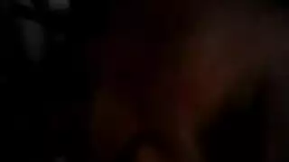 امرأة غنية قذرة ترتدي حذاء أحمر بكعب عالٍ تحصل على اللسان اللطيف والعميق من قضيب ضخم
