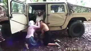 السلام وبيده المنزل