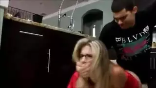 سكس بالمطبخ بتحرش بزوجة اباه
