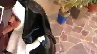 بزاز محجبة ملبن