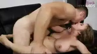 واحدة اخوها بينكها هي وصحبتها