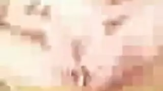 سيدة عربية ناضجة تمارس العادة السرية بمشهد إباحي