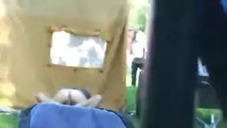 سحب صاحبته لممارسة جنس جامح خلف مكان الحفلة