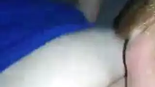 ثُلاثي جنسي إكس إكس إكس في غرفة البخار: زوجان هاويان يتحرران