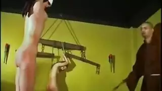 بنت جميلا جدن تناك خلي ملابسها