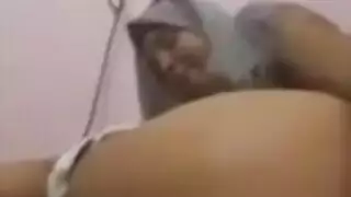 صديقة المرأة الأكبر سناً تغوي الشاب لممارسة الجنس