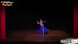راقصة مشاغبة باللون الأزرق تمتلئ بالسائل المنوي