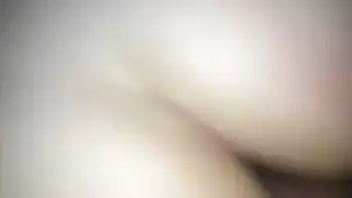 ناضجة كندية هاوية تأخذ قضيبين في ثقوبها بإثارة