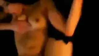 الحلمات كبيرة شرقي بيانو