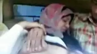 فرج هذه المراهقات مصمم لركوب القضيب باحتراف