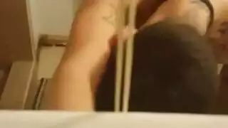 رجل يتمارس السيكس مع طفلت ليست مقيوس