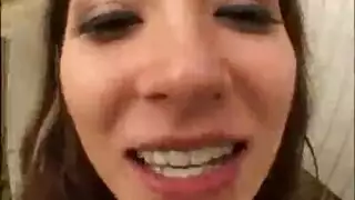 صديقة امها تأكل كسها