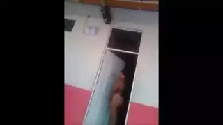 وفرة من القضيب الضخم حركة مستمرة للعضو الكبير