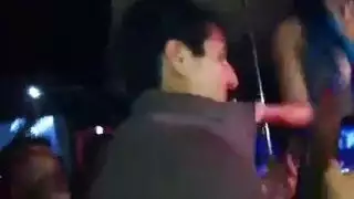 فحولان مسنان يتشاركان امرأة ناضجة راغبة