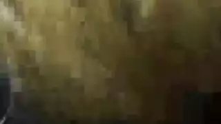 مشهد ثنائي الميول صعب: أصدقاء يتناوبون على قضيب نابض