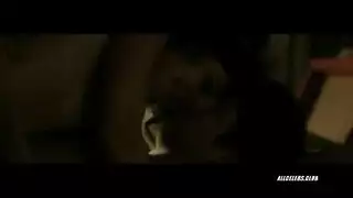 يفبق زوجته من النوم
