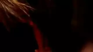 مصة مكثفة من فتاة آسيوية صغيرة الحجم من أجل قضيب أبيض