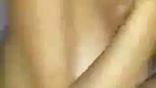 لاتينا معدمة تأخذ قضيب أسود ضخم بعمق