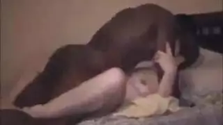 ربة منزل يائسة تتوق لقضيب أسود صلب لجماع خلفي مكثف