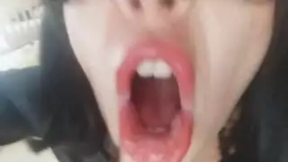 اخته نائمه يدلك رقبته وينيكه
