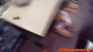 اختراق xxx عنيف: أرجل مرفوعة لدخول عميق