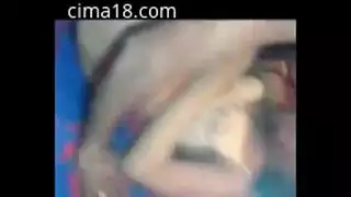 تقليد ممثلة يتحول لجنس: قضيب أسود في الشرج والحلق العميق