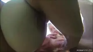 جنس فموي عميق على فرج أملس: لعق الشفرات والبظر حتى النشوة