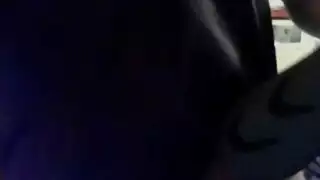 مؤخرة سامانثا السمراء تحصل على شرج عنيف وحشوة كريمية
