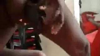 في صاله الألعاب الرياضيه مع زب زنجي