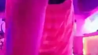 مص أصابع عميق يؤدي إلى هزة وجهية