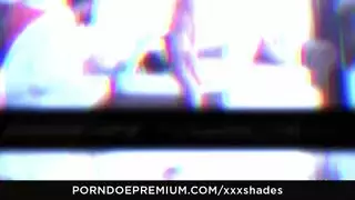 سمراء مغرية تمص قضيبًا ضخمًا بملابس داخلية مثيرة قبل جنس عنيف