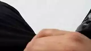 بينما تنتظر بعضهن القضيب، هذه العاهرات يحصلن على دق لمهبلهن