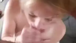الكمال الشقراء تلمس فرجها المبلل