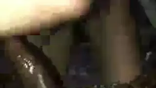 عاهرة سمراء مستعبدة لأفلام إباحية عنيفة