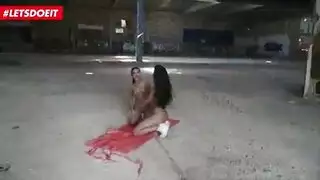 سحاقيات سمر يمارسن الجنس المهبلي المزدوج الخشن مع مراهقة