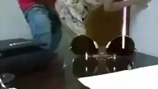 المدير ينيكها بقوة حتى تقذف من فرجها